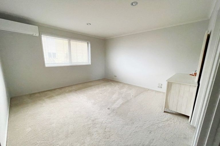 Photo of property in 26 Hornbill Drive, Fairview Heights, Auckland, 0632