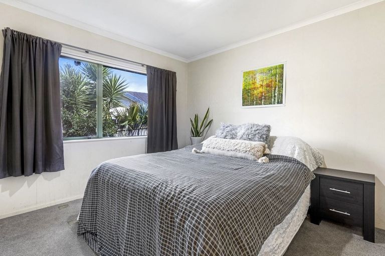 Photo of property in 10 Kumar Place, The Gardens, Auckland, 2105