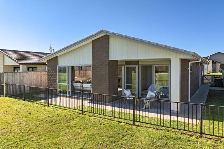 Photo of property in 22 Richardson Road, Omokoroa, 3114