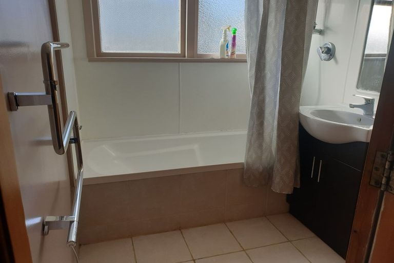 Photo of property in 9 Falcon Street, Cannons Creek, Porirua, 5024