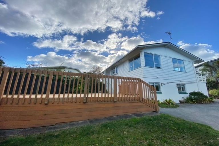 Photo of property in 67 Ravenwood Drive, Forrest Hill, Auckland, 0620