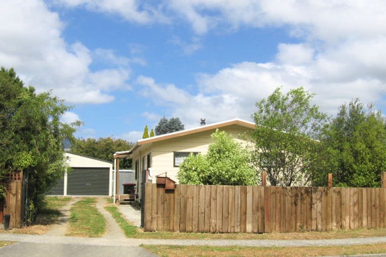 Photo of property in 3 Tulsa Grove, Totara Park, Upper Hutt, 5018