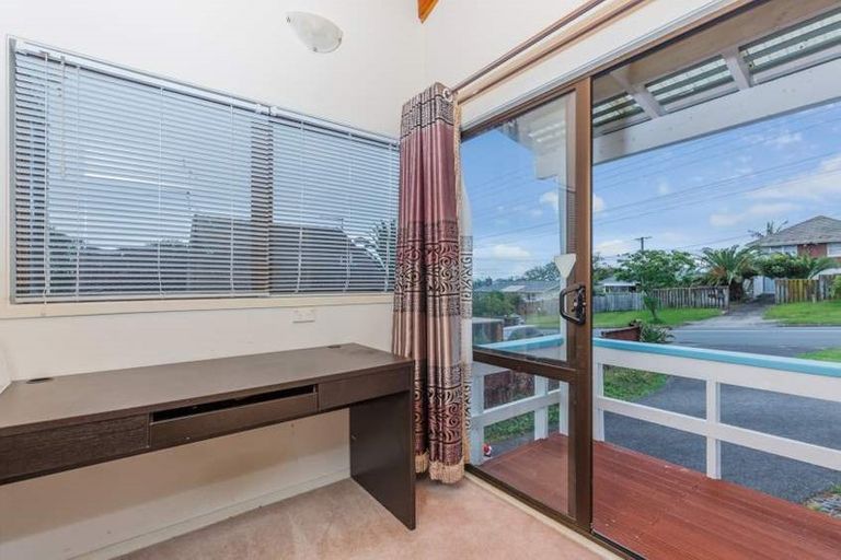Photo of property in 2 Graham Collins Drive, Windsor Park, Auckland, 0632