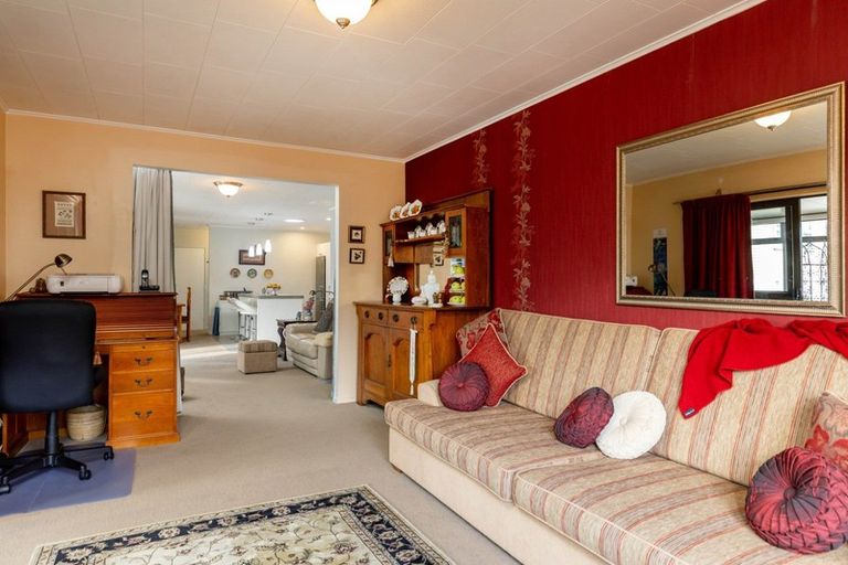 Photo of property in 102 Waikawa Road, Picton, 7220