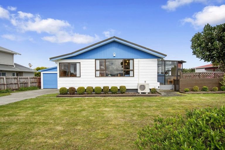 Photo of property in 10 Morning View, Titahi Bay, Porirua, 5022