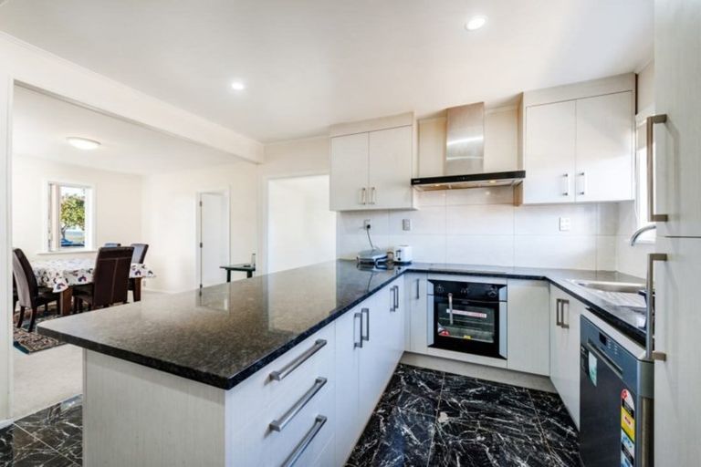 Photo of property in 11 Martin Road, Manurewa, Auckland, 2102