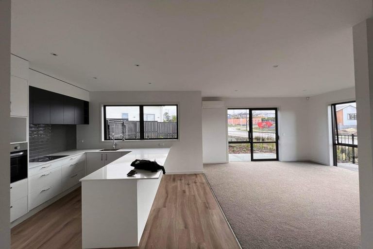 Photo of property in 5/38 Jane Maree Road, Kumeu, 0810