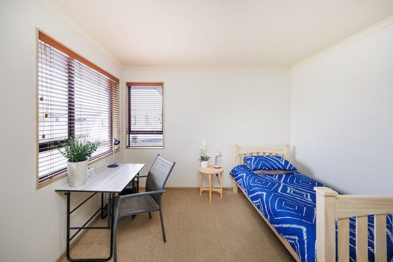 Photo of property in 12 Walnut Grove, Kelvin Grove, Palmerston North, 4414