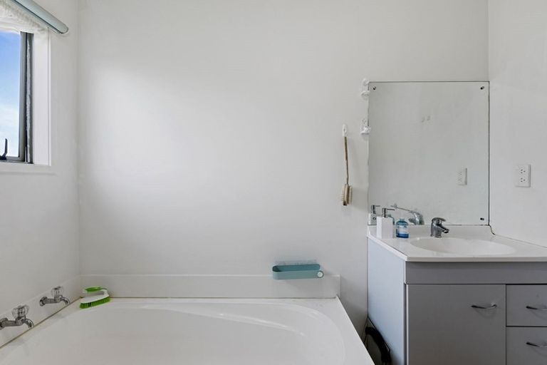 Photo of property in 24 Dovey Place, Massey, Auckland, 0614