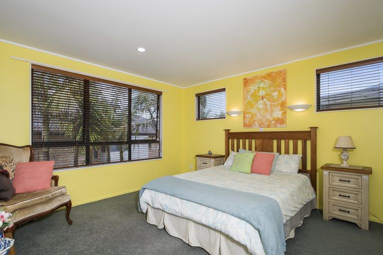 Photo of property in 16 San Lorenzo Rise, Henderson, Auckland, 0612