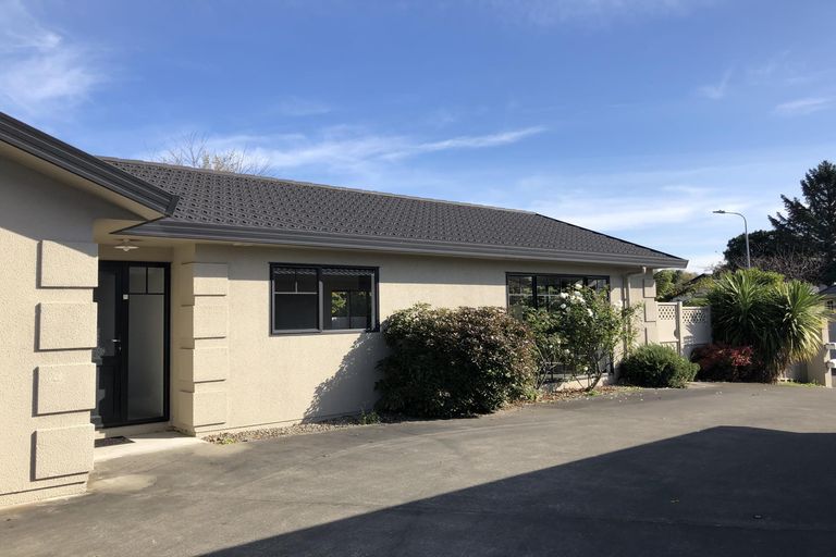 Photo of property in 8 Tiraumea Street, Palmerston North, 4410
