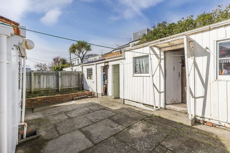 Photo of property in 2 Prince Street, Mount Victoria, Wellington, 6011