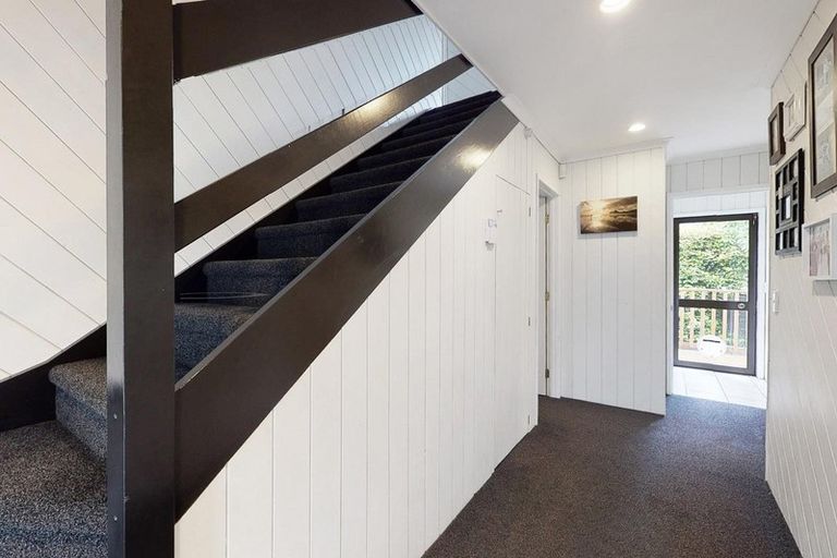 Photo of property in 1/117 Daffodil Street, Titirangi, Auckland, 0604