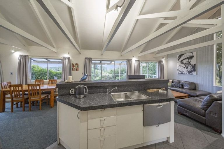 Photo of property in 127 Wairau Road, Oakura, 4314