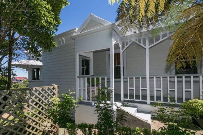Photo of property in 5 Sealy Road, Bluff Hill, Napier, 4110