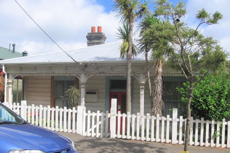 Photo of property in 28 Scarborough Terrace, Mount Victoria, Wellington, 6011
