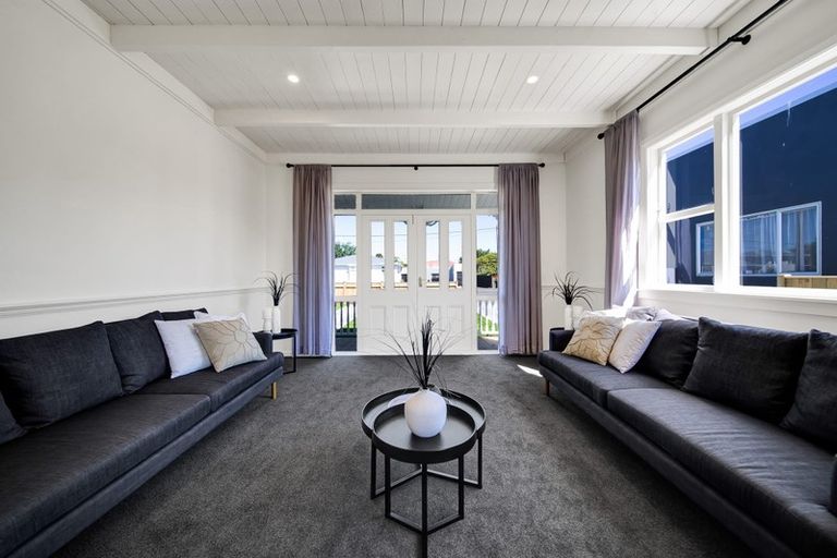 Photo of property in 56 Vogel Street, Hawera, 4610