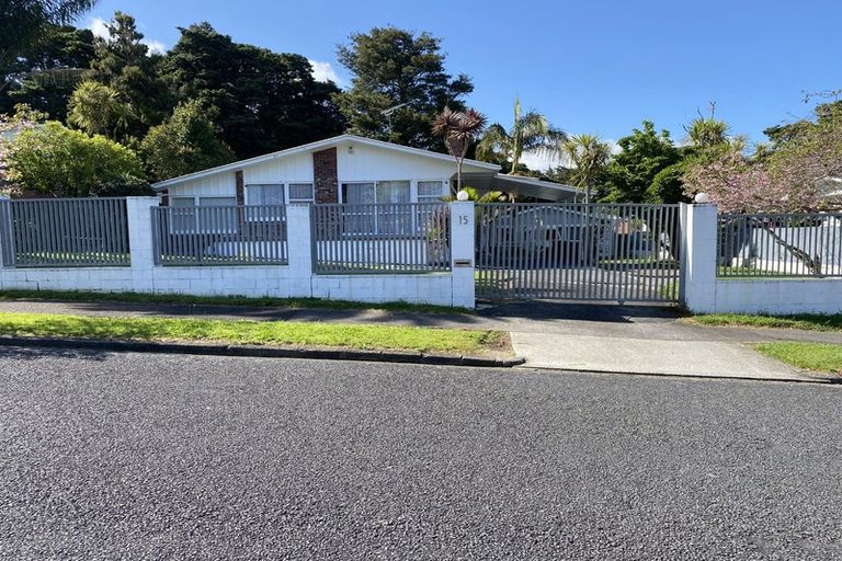 Photo of property in 15 Walpole Avenue, Hillpark, Auckland, 2102