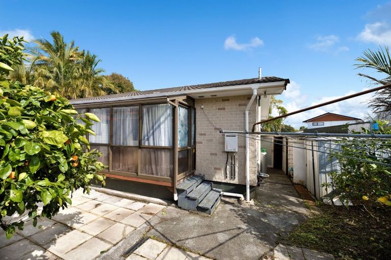 Photo of property in 2/15 Larissa Avenue, Henderson, Auckland, 0610