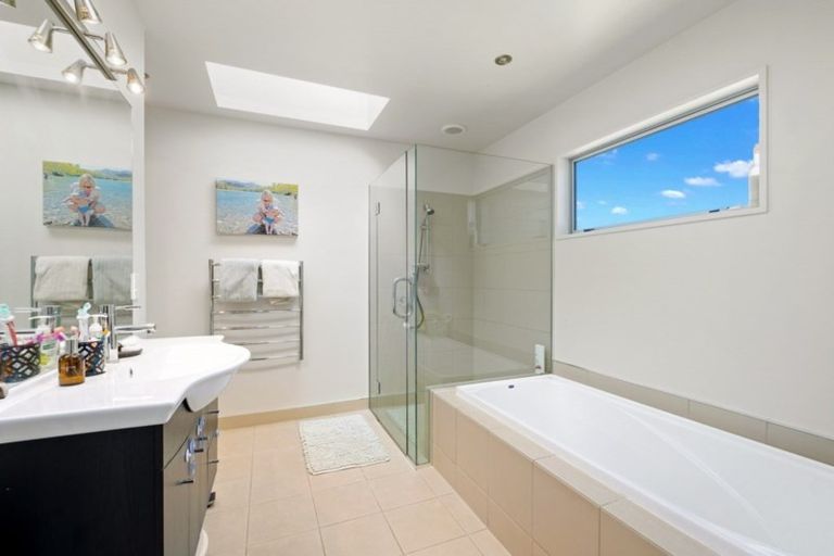 Photo of property in 1 Koru Way, Wanaka, 9305