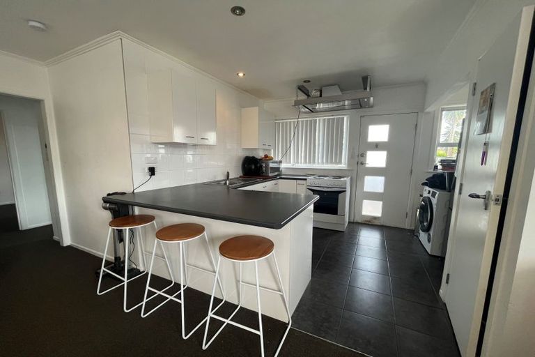 Photo of property in 118 Mcleod Road, Te Atatu South, Auckland, 0610