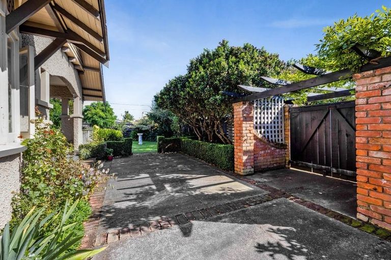 Photo of property in 70 Collins Street, Hawera, 4610