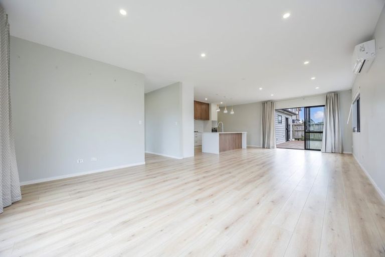Photo of property in 15 Ropere Street, Kumeu, 0810