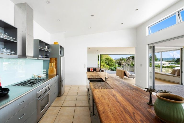 Photo of property in 14 Oraka Road, Mahia, Nuhaka, 4198