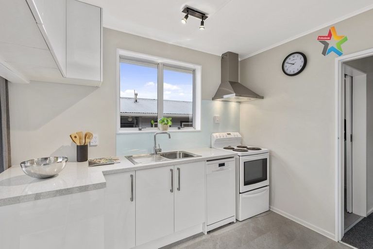 Photo of property in 15a Pencarrow Crescent, Wainuiomata, Lower Hutt, 5014