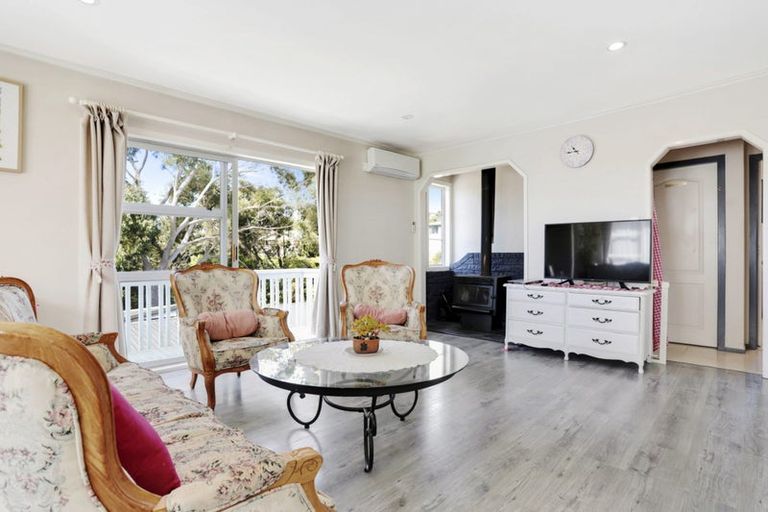 Photo of property in 1 Gamble Way, Massey, 0614