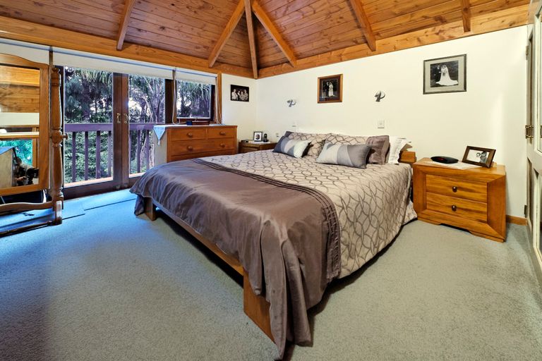 Photo of property in 16 Kauri Loop Road, Oratia, Auckland, 0604