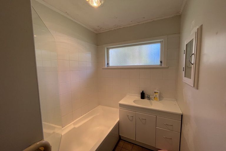 Photo of property in 26 Glen Marine Parade, Glendene, Auckland, 0602