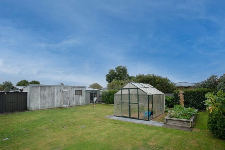 Photo of property in 15 Raglan Avenue, Cloverlea, Palmerston North, 4412