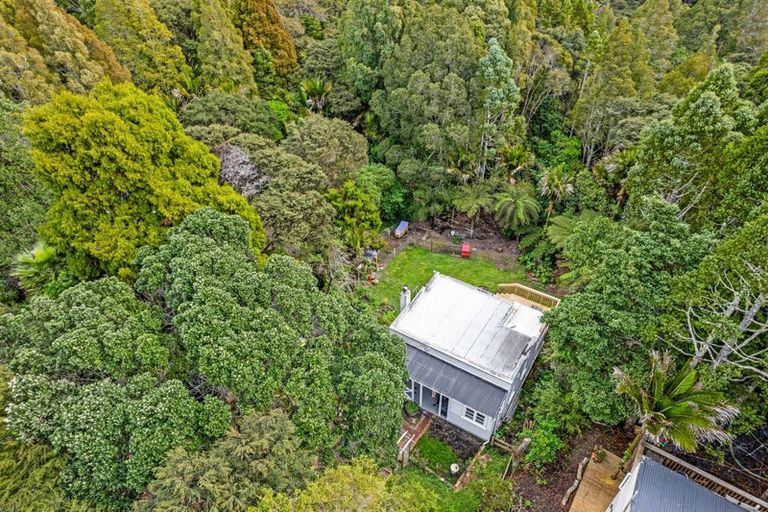 Photo of property in 43 Kauri Point Road, Laingholm, Auckland, 0604