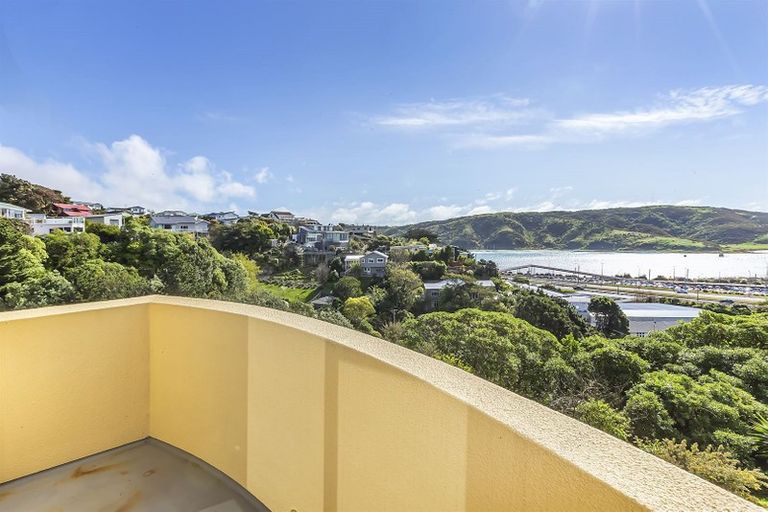 Photo of property in 2 Whitianga View, Paremata, Porirua, 5024