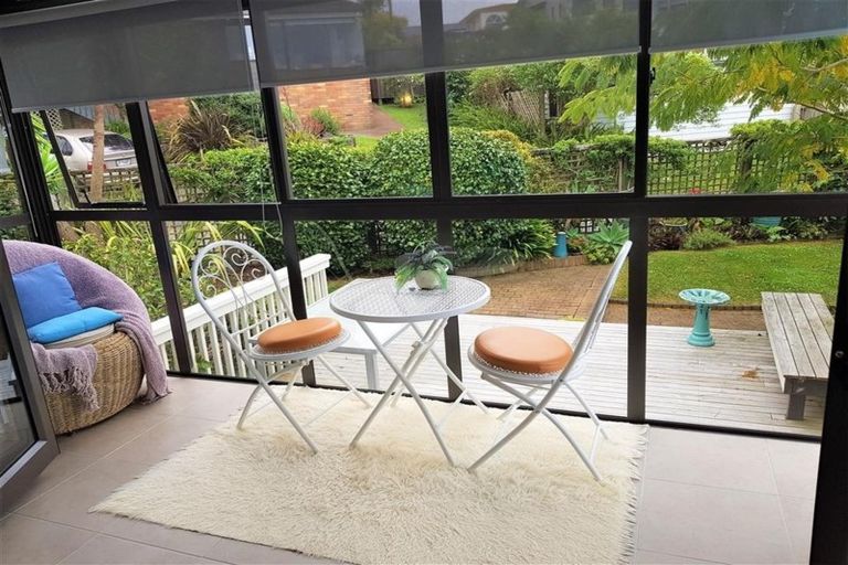 Photo of property in 1/39 Calypso Place, Rothesay Bay, Auckland, 0630
