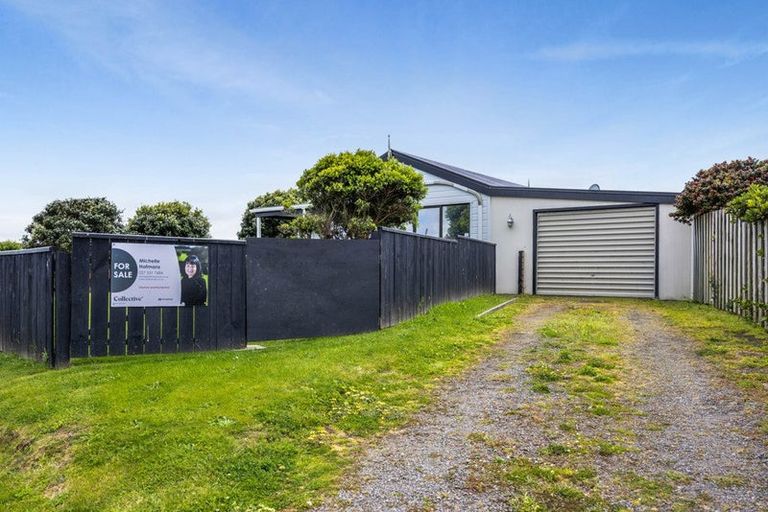 Photo of property in 16 Pohutukawa Drive, Opunake, 4616