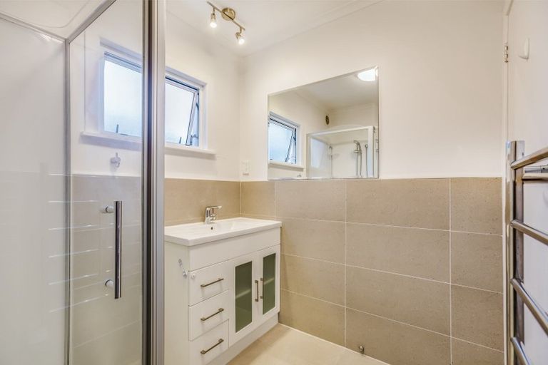 Photo of property in 2/19 Thatcher Street, Mission Bay, Auckland, 1071