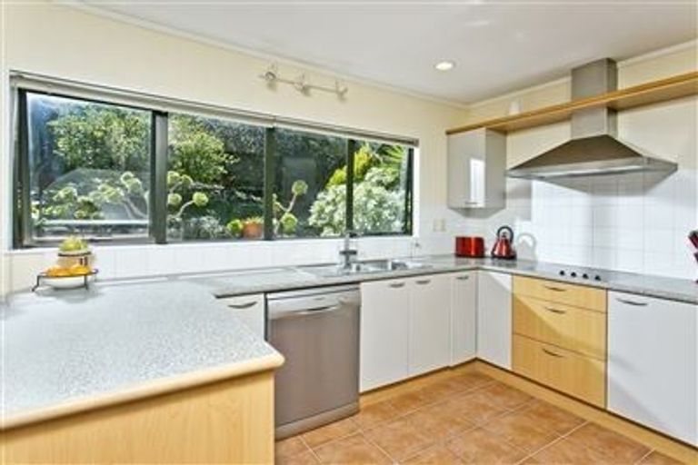 Photo of property in 20 Pukatea Avenue, Albany, Auckland, 0632