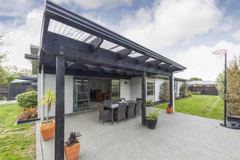Photo of property in 4 Chestnut Close, Kelvin Grove, Palmerston North, 4414