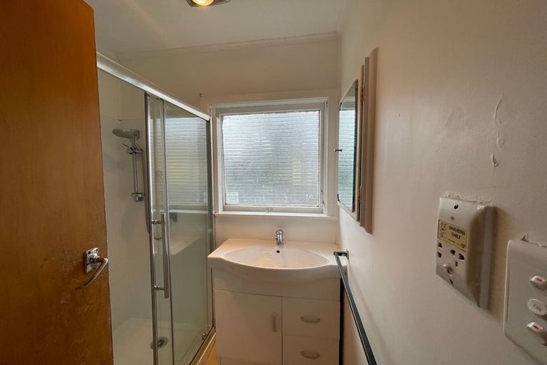 Photo of property in 8 Albert Road, Kelston, Auckland, 0602