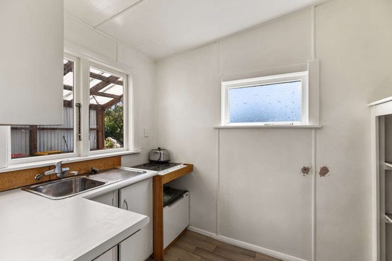 Photo of property in 10 Hussey Street, Waverley, 4510