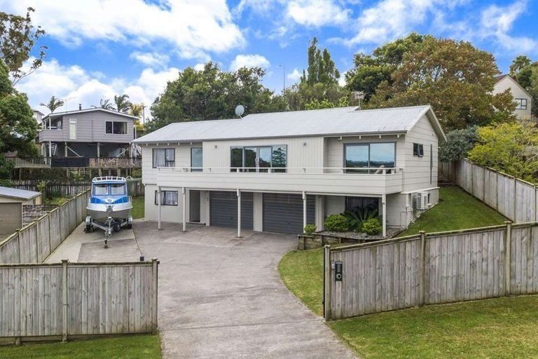 Photo of property in 14 Woodhouse Place, West Harbour, Auckland, 0618