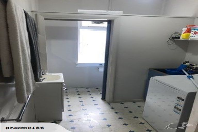 Photo of property in 2/58 Brougham Street, Mount Victoria, Wellington, 6011