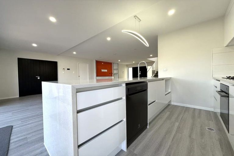 Photo of property in 4 Tawapou Close, Massey, Auckland, 0614