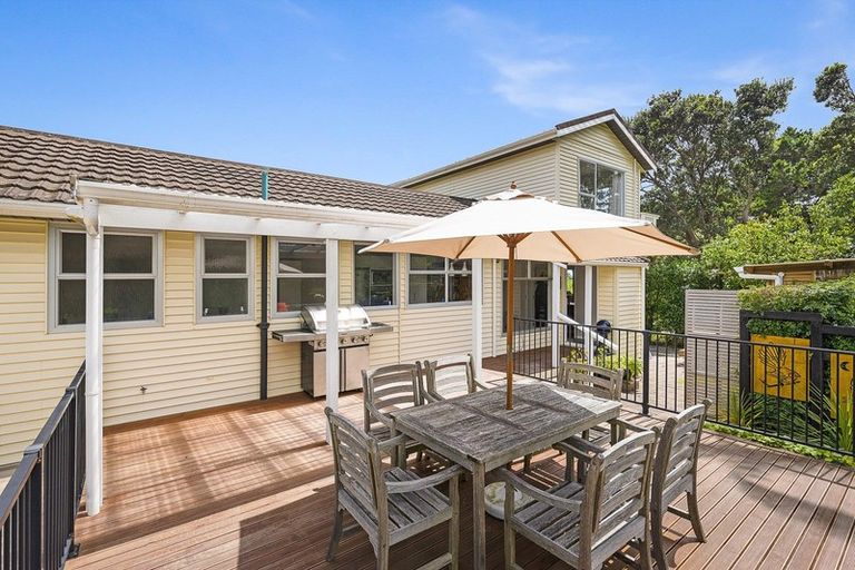 Photo of property in 11 Horomona Road, Paekakariki, 5034
