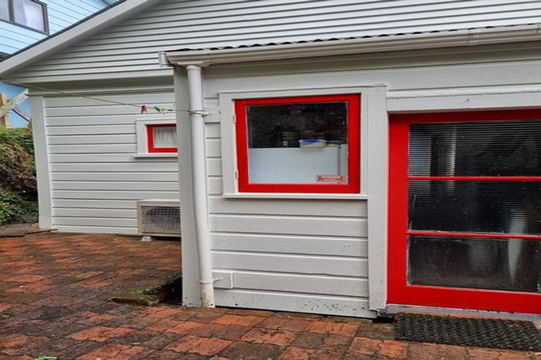 Photo of property in 13 Mortimer Terrace, Aro Valley, Wellington, 6021