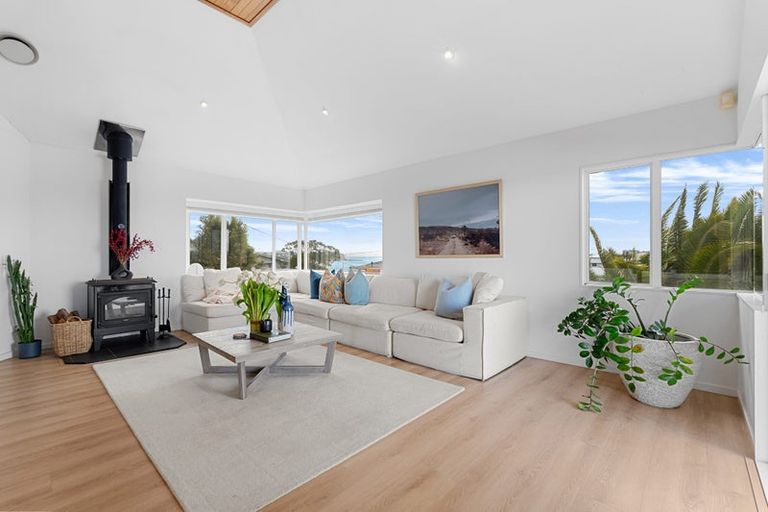 Photo of property in 95 Tiri Road, Tindalls Beach, Whangaparaoa, 0930