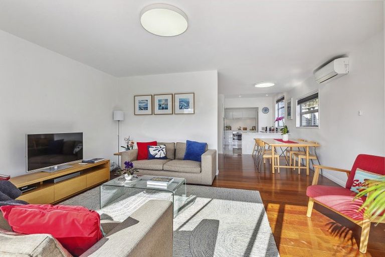 Photo of property in 69 Mantell Street, Seatoun, Wellington, 6022