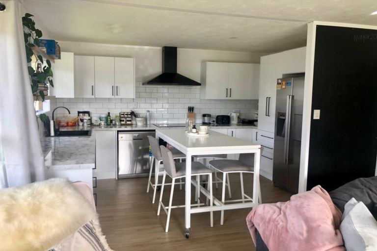 Photo of property in 2/81a Salisbury Road, Birkdale, Auckland, 0626